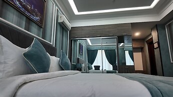 Huayue Mansion Hotel
