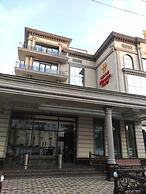 Huayue Mansion Hotel