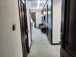 Huayue Mansion Hotel