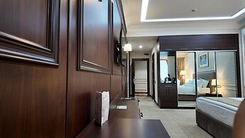 Huayue Mansion Hotel