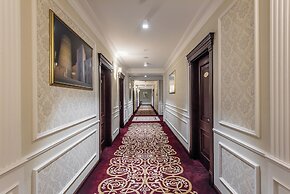Huayue Mansion Hotel