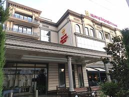 Huayue Mansion Hotel