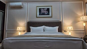 Huayue Mansion Hotel