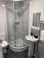 4 Bed Apartment in Warwick