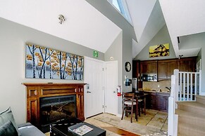 Hillside BLUE MTN family Loft
