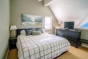 Hillside BLUE MTN family Loft