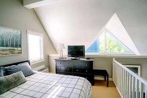 Hillside BLUE MTN family Loft
