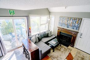 Hillside BLUE MTN family Loft
