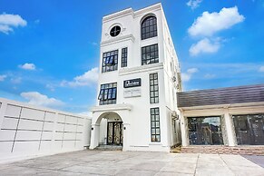 Capital O 94254 Dental Inn