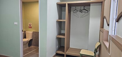 Lub Nai Hostel