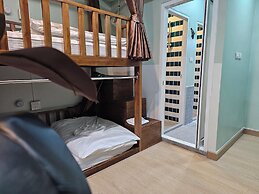 Lub Nai Hostel