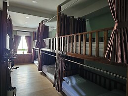 Lub Nai Hostel