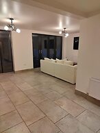 4 Guests - Bbq - Parking - Garden