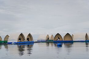 Floating Home in Reef Resort Unit 12