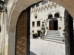 Akantha House