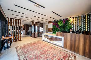 Hilltown Airport Hotel