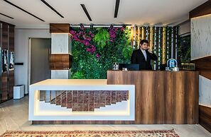 Hilltown Airport Hotel