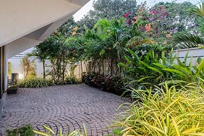 Lux 4bhk w Elevated Pool 3km to Beach Lazy Duck