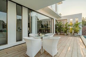 Lux 4bhk w Elevated Pool 3km to Beach Lazy Duck
