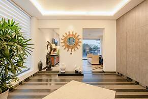 Lux 4bhk w Elevated Pool 3km to Beach Lazy Duck