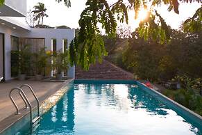 Lux 4bhk w Elevated Pool 3km to Beach Lazy Duck