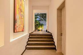 Lux 4bhk w Elevated Pool 3km to Beach Lazy Duck