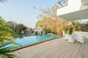 Lux 4bhk w Elevated Pool 3km to Beach Lazy Duck