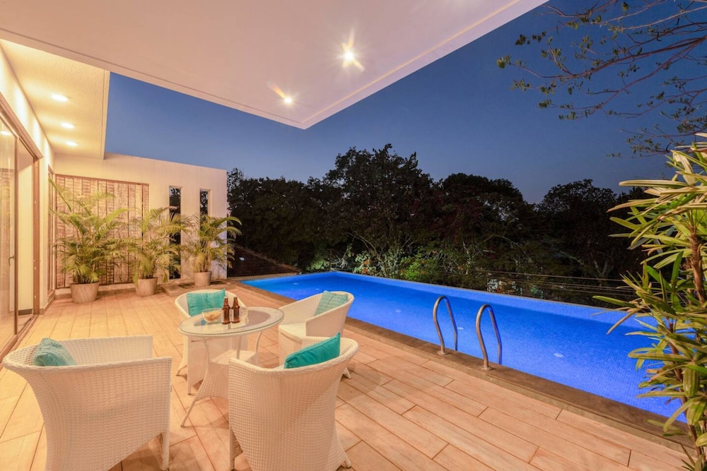 Lux 4bhk w Elevated Pool 3km to Beach Lazy Duck