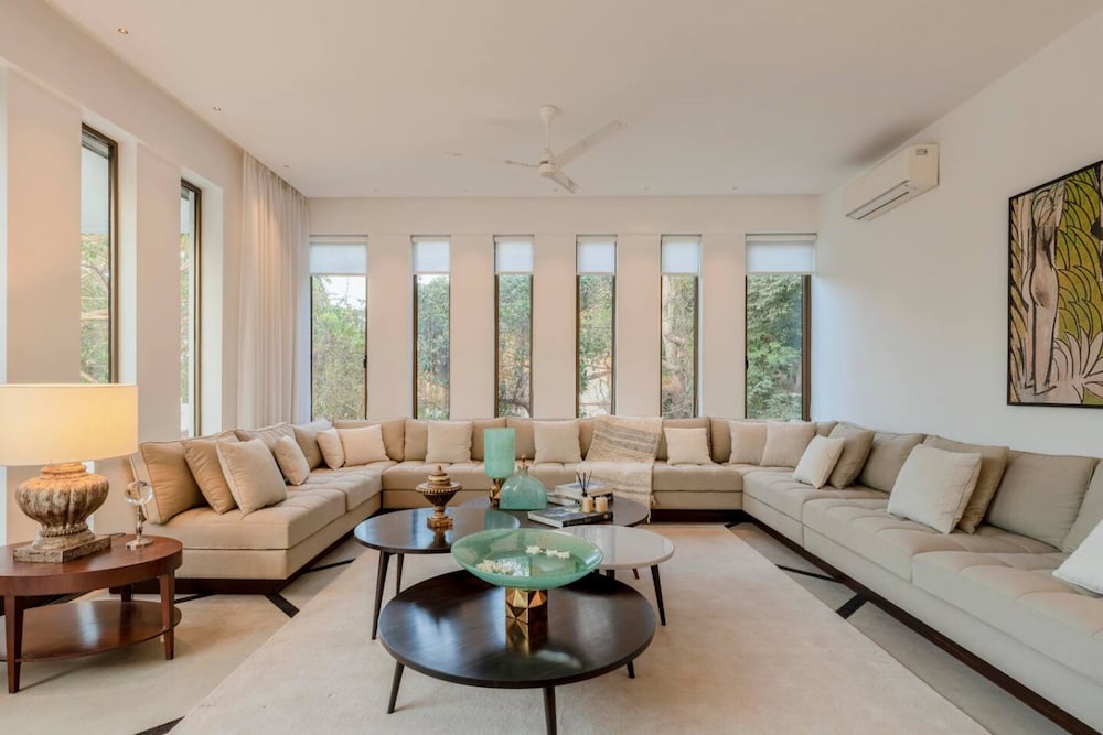 Lux 4bhk w Elevated Pool 3km to Beach Lazy Duck