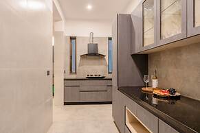 Lux 4bhk w Elevated Pool 3km to Beach Lazy Duck