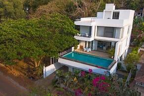Lux 4bhk w Elevated Pool 3km to Beach Lazy Duck
