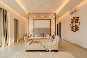 Lux 4bhk w Elevated Pool 3km to Beach Lazy Duck