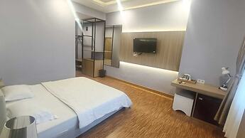 Adia Convention Center Hotel