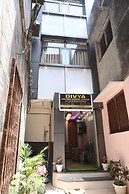 Divya Paying Guest House