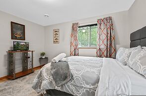 Mosinee Woodland Escape - Lower Suite