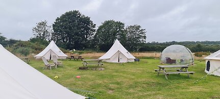 Cozy Dog Friendly Hot Tent With Log Burner & Logs