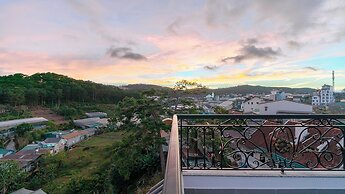 PINE VIEW HOTEL DALAT