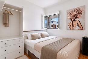 Modern Seaside Apartment With Balcony - Erika