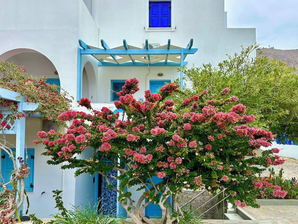 ADELPHI APARTMENTS