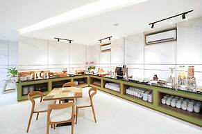 Grand Whiz Hotel Praxis Surabaya