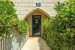 Jaffa Beachfront Studio by Sea N' Rent