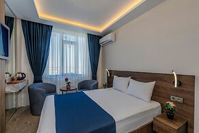 Airport Waves Hotel