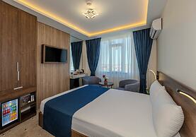 Airport Waves Hotel