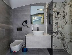 Airport Waves Hotel