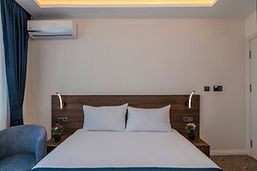 Airport Waves Hotel