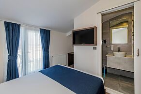 Airport Waves Hotel