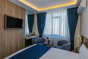 Airport Waves Hotel