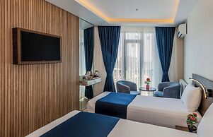 Airport Waves Hotel