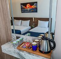 Airport Waves Hotel