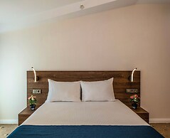Airport Waves Hotel